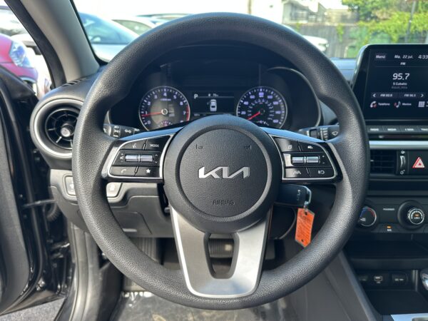 Kia Forte LXS 2022 (3741B) - Imagen 9