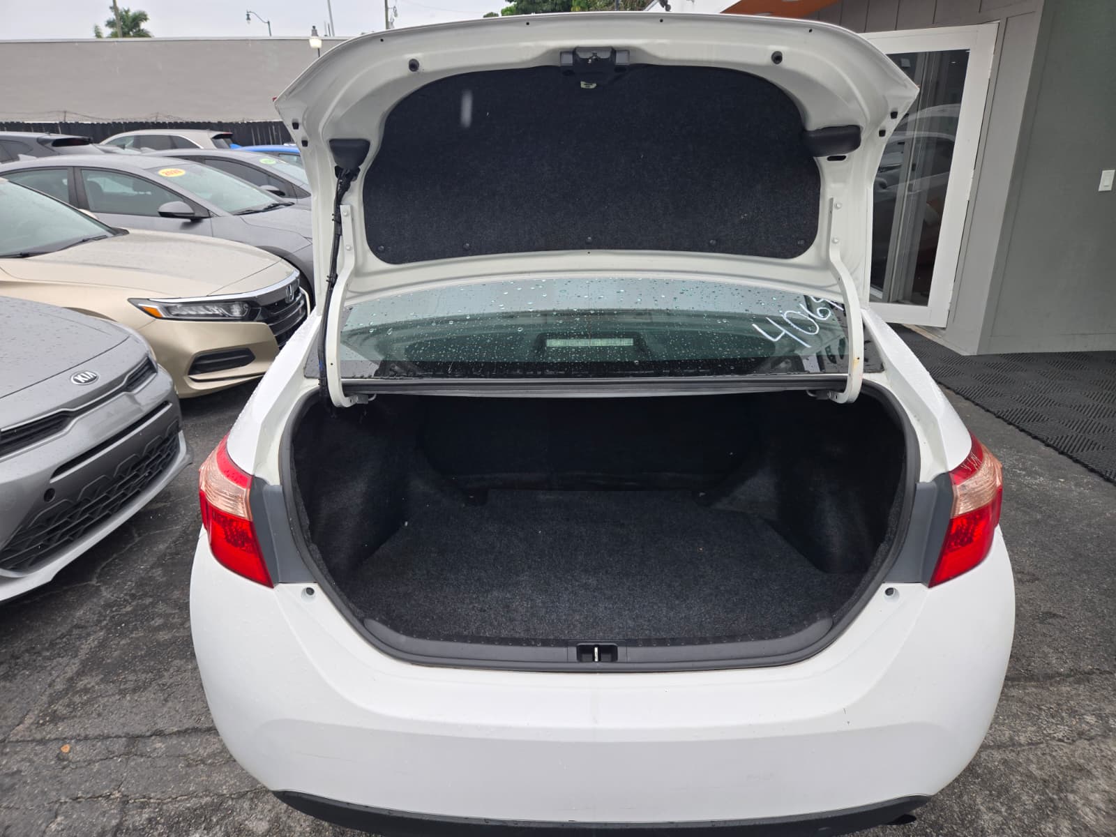 Toyota Corolla LE 2018 (4064) - Imagen 11