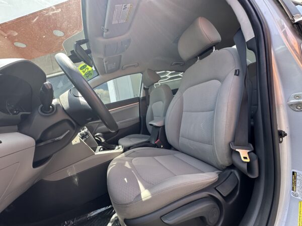 Hyundai Elantra 2020 (3917B) - Imagen 11