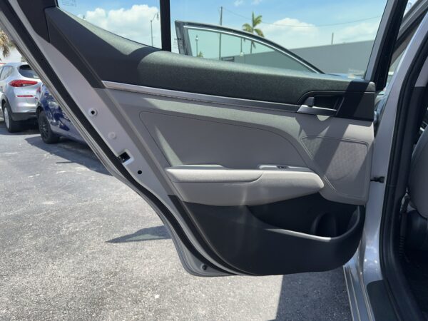 Hyundai Elantra 2020 (3917B) - Imagen 13