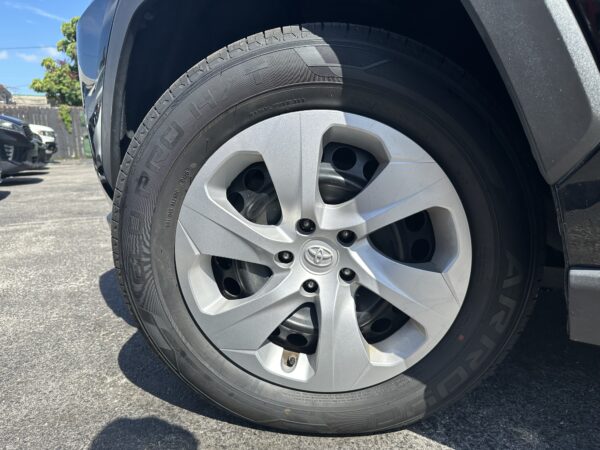 Toyota RAV4 LE 2021 (3641B) - Imagen 13