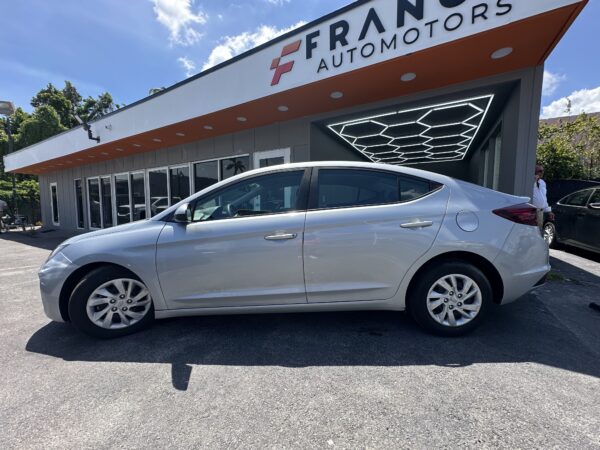 Hyundai Elantra 2020 (3917B) - Imagen 3