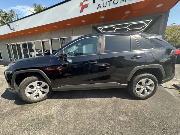 Toyota RAV4 LE 2021 (3641B) - Imagen 3