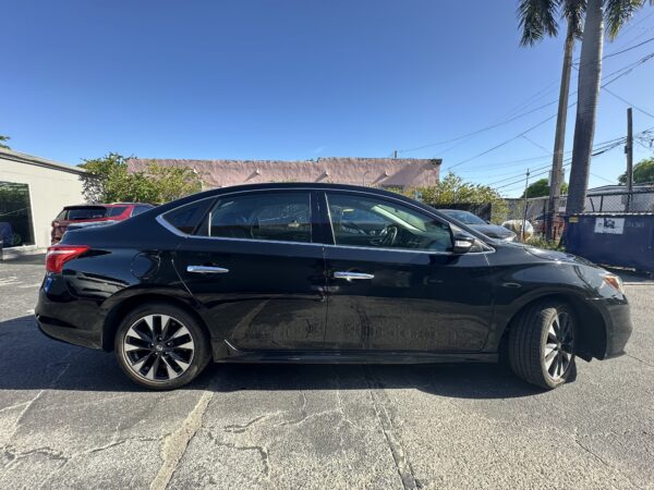Nissan Sentra SR 2019 (3904C) - Imagen 3