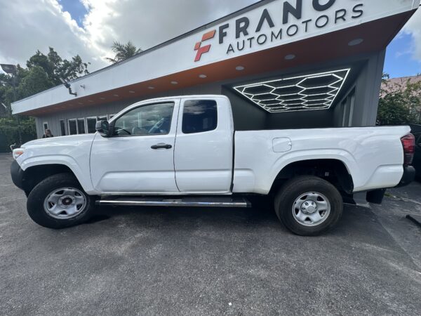 Toyota Tacoma Access Cab SR5 Pickup 2022 (3720D) - Imagen 4