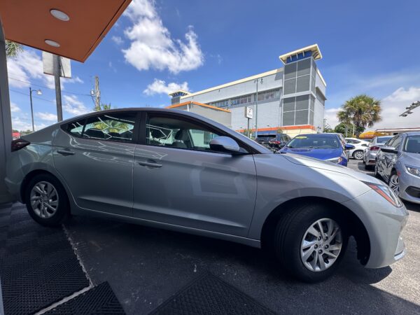 Hyundai Elantra 2020 (3917B) - Imagen 4