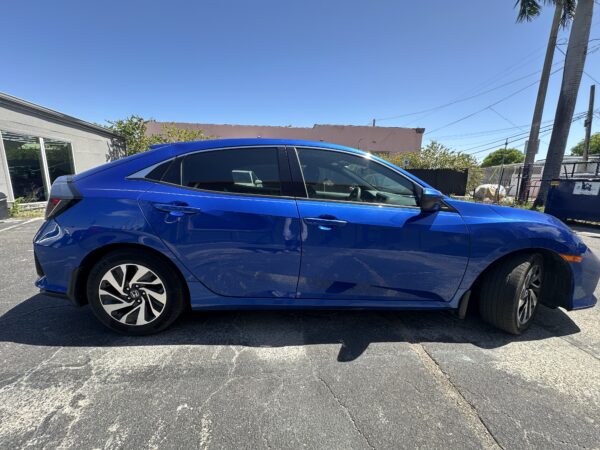 Honda Civic LX Hatchback 2019 (3763B) - Imagen 4