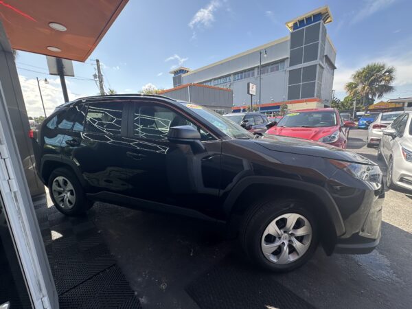 Toyota RAV4 LE 2021 (3641B) - Imagen 5