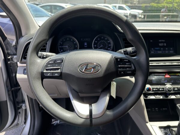 Hyundai Elantra 2020 (3917B) - Imagen 8