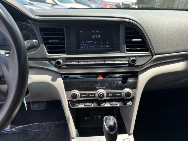 Hyundai Elantra 2020 (3917B) - Imagen 9
