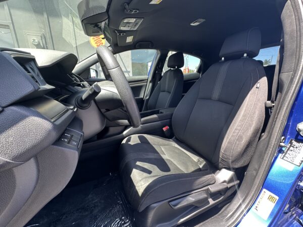 Honda Civic LX Hatchback 2019 (3763B) - Imagen 9