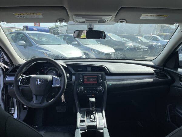 Honda Civic LX 2017 (3901B) - Imagen 9