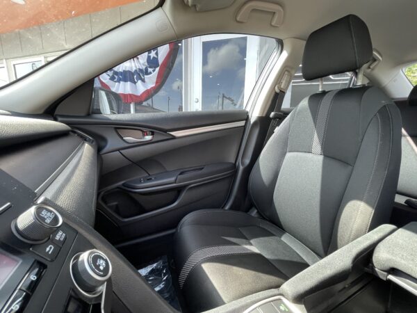 Honda Civic LX 2017 (3901B) - Imagen 10