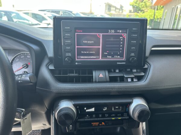 Toyota RAV4 LE 2021 (3641B) - Imagen 9