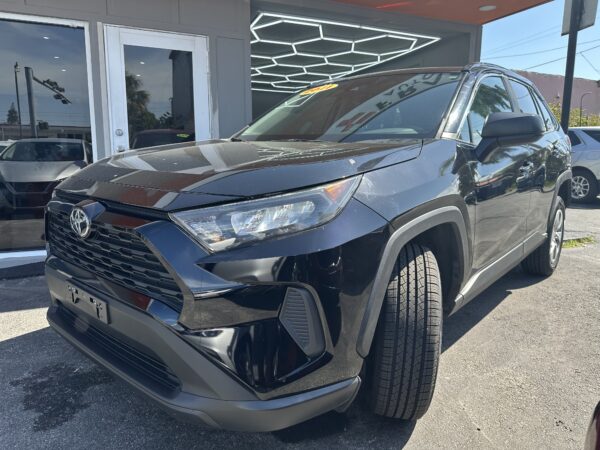Toyota RAV4 LE 2021 (3641B)