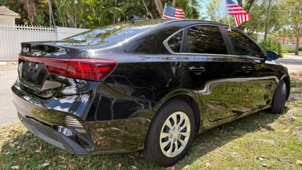 KIA FORTE LX SEDAN 4D 2023 (3842C) - Imagen 8