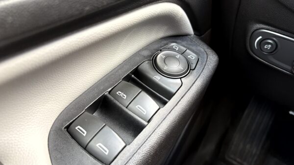 Chevrolet Equinox FWD 4DR 2020 (3750C) - Imagen 27