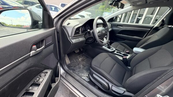 Hyundai Elantra 2020 (4000) - Imagen 2