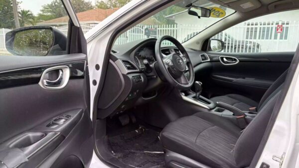 Nissan Sentra SV 4D 2019 (3825B) - Imagen 14