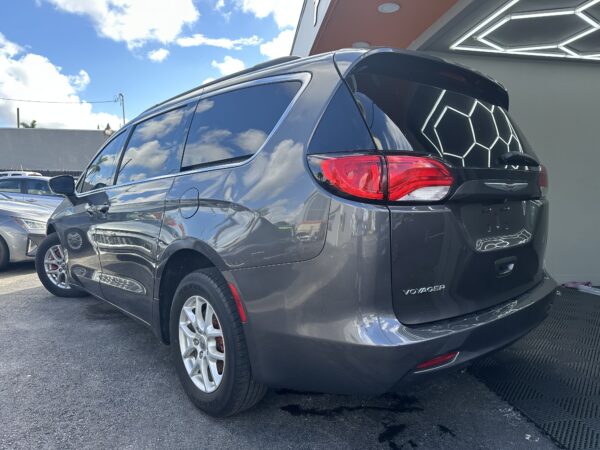 CHRYSLER VOYAGER LXI 2021 (3284C) - Imagen 5
