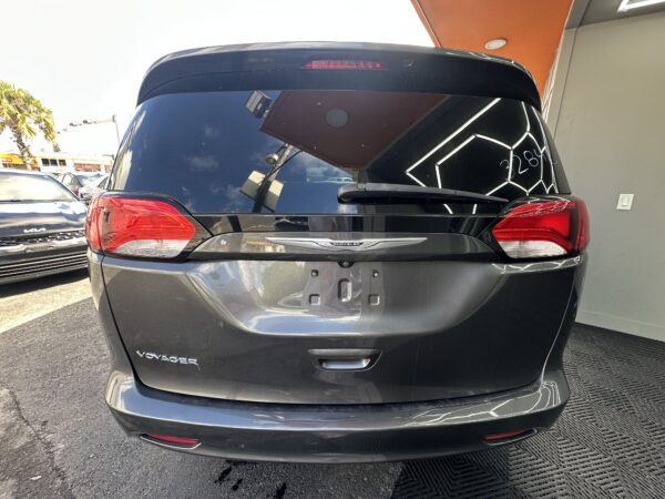CHRYSLER VOYAGER LXI 2021 (3284C) - Imagen 6