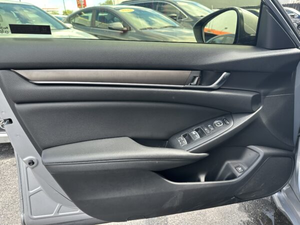 HONDA ACCORD LX 2019 (3964) - Imagen 10