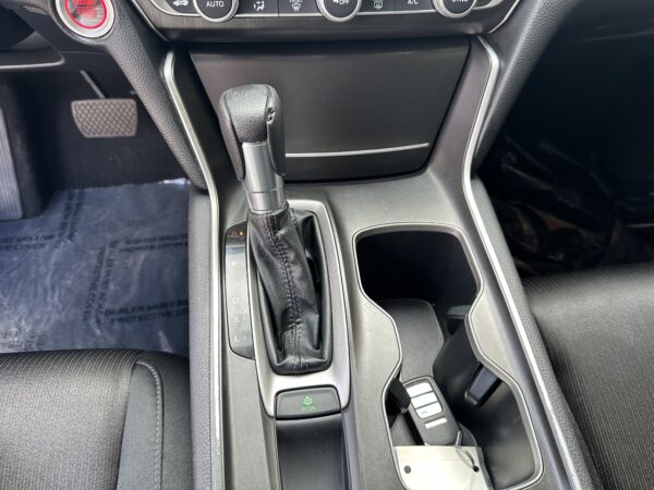 HONDA ACCORD LX 2019 (3964) - Imagen 16