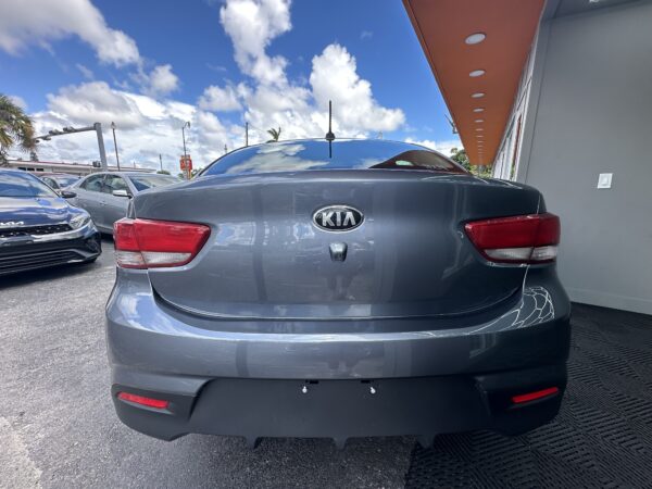 KIA RIO LX 2019 (4004) - Imagen 14