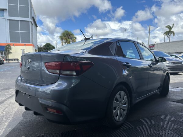 KIA RIO LX 2019 (4004) - Imagen 13