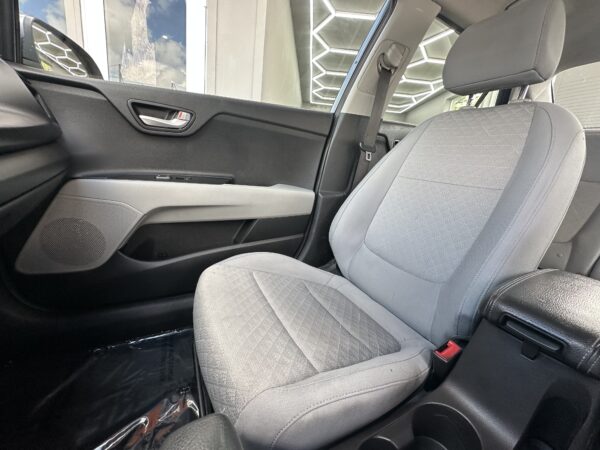 KIA RIO LX 2019 (4004) - Imagen 24