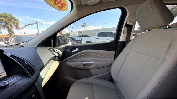 FORD ESCAPE SE 2019 (4006) - Imagen 20
