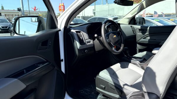 CHEVROLET COLORADO EXTENDED CAB WORK TRUCK PICKUP 4D 6 FT 2021 (3656D) - Imagen 12