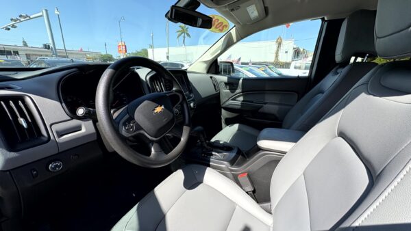 CHEVROLET COLORADO EXTENDED CAB WORK TRUCK PICKUP 4D 6 FT 2021 (3656D) - Imagen 13