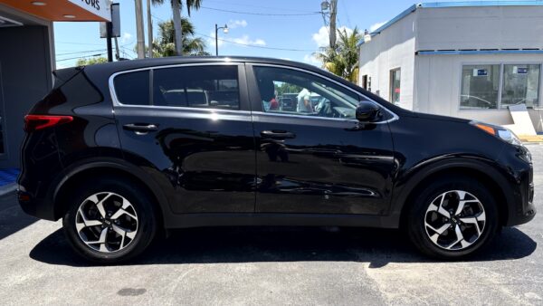 KIA SPORTAGE	LX SPORT UTILITY 4D 2022 (3942B) - Imagen 38