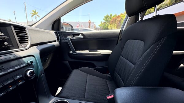 KIA SPORTAGE	LX SPORT UTILITY 4D 2022 (3942B) - Imagen 10