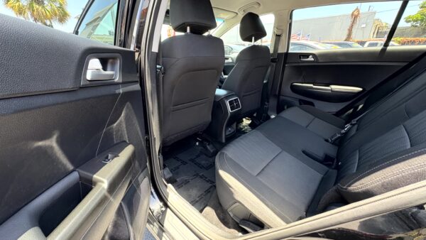 KIA SPORTAGE	LX SPORT UTILITY 4D 2022 (3942B) - Imagen 11