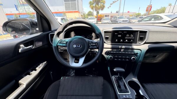 KIA SPORTAGE	LX SPORT UTILITY 4D 2022 (3942B) - Imagen 18