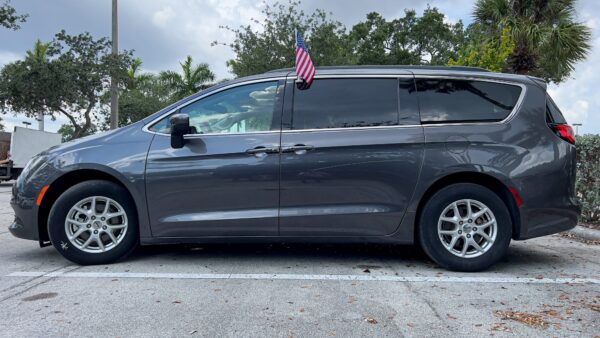 CHRYSLER VOYAGER LXI MINIVAN (3284C) - Imagen 3