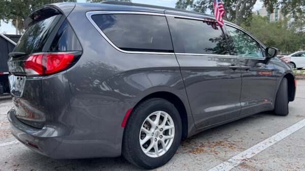 CHRYSLER VOYAGER LXI MINIVAN (3284C) - Imagen 6