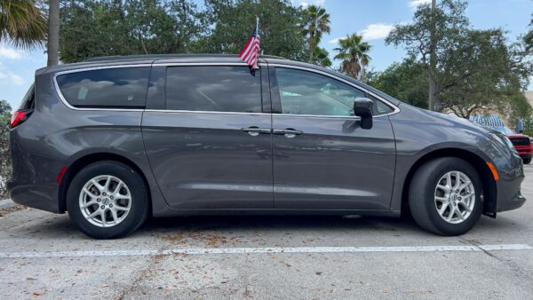 CHRYSLER VOYAGER LXI MINIVAN (3284C) - Imagen 7