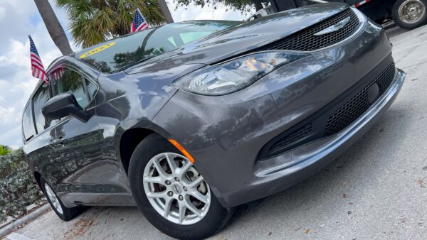 CHRYSLER VOYAGER LXI MINIVAN (3284C) - Imagen 9