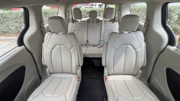 CHRYSLER VOYAGER LXI MINIVAN (3284C) - Imagen 12