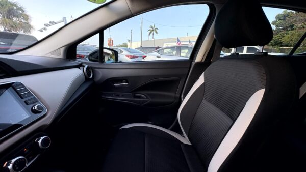 NISSAN VERSA SV 2021 (3910B) - Imagen 14