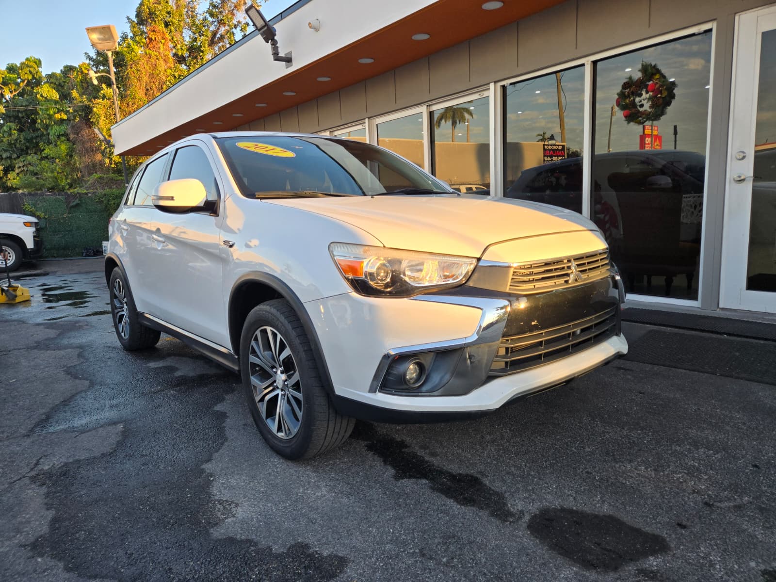 2017 Mitsubishi Outlander ES's photo